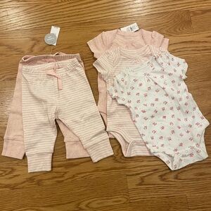 Baby Gap first favorite floral bodysuit (set of 3) and matching pants (set of 2)